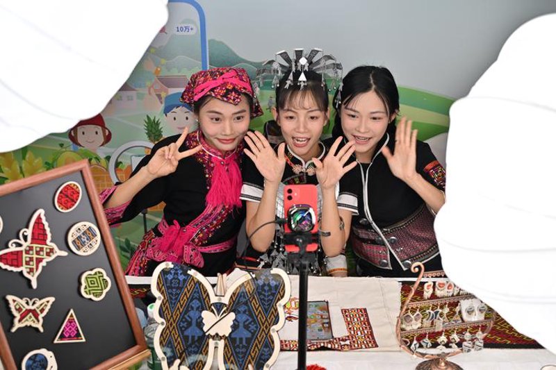 网店托管：让电商新手轻松起步的秘密武器